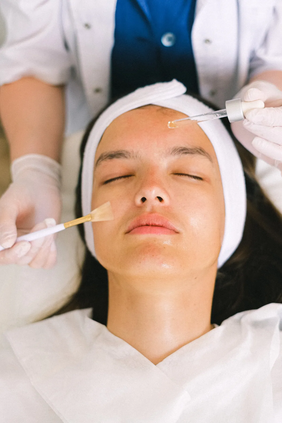 Gesichtsbehandlung mit Maske